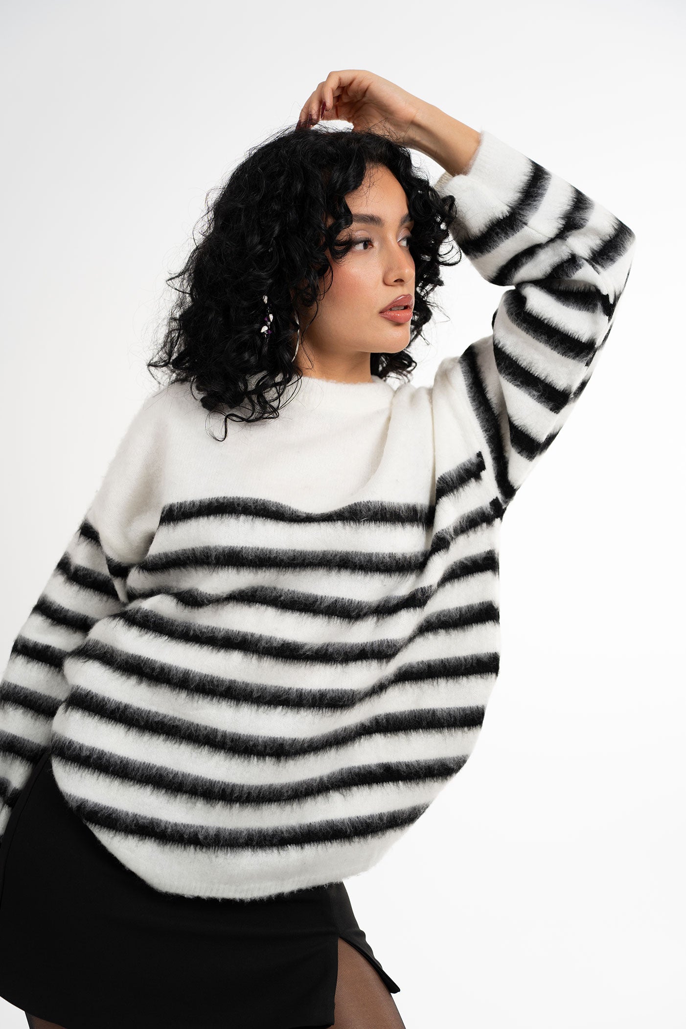 Siyah Çizgili Bisiklet Yaka Beyaz Kazak