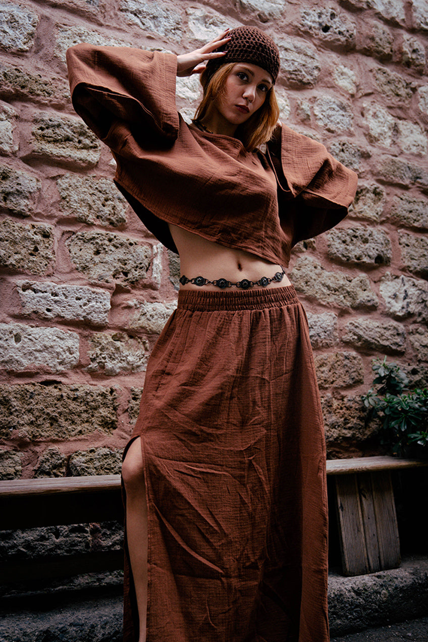 Dökümlü & Yırtmaç Detaylı Müslin Kahverengi Bluz Etek Takım