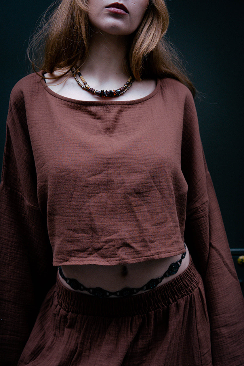 Dökümlü & Yırtmaç Detaylı Müslin Kahverengi Bluz Etek Takım