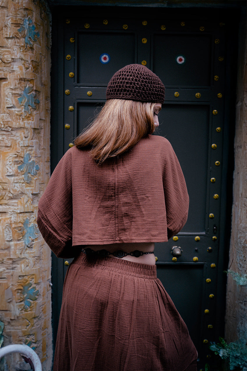 Dökümlü & Yırtmaç Detaylı Müslin Kahverengi Bluz Etek Takım