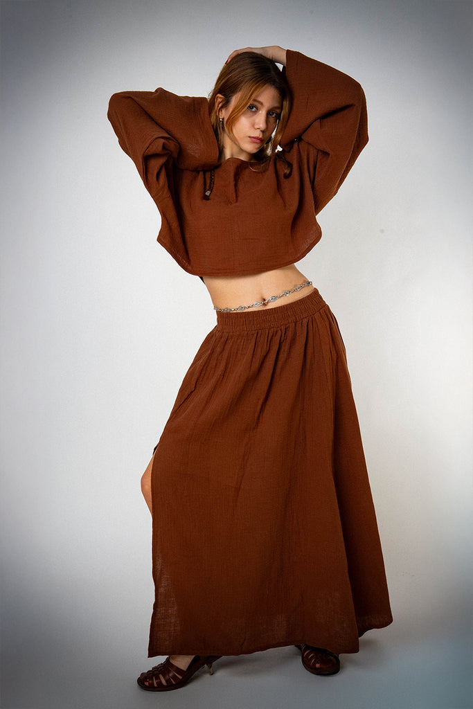 Dökümlü & Yırtmaç Detaylı Müslin Kahverengi Bluz Etek Takım