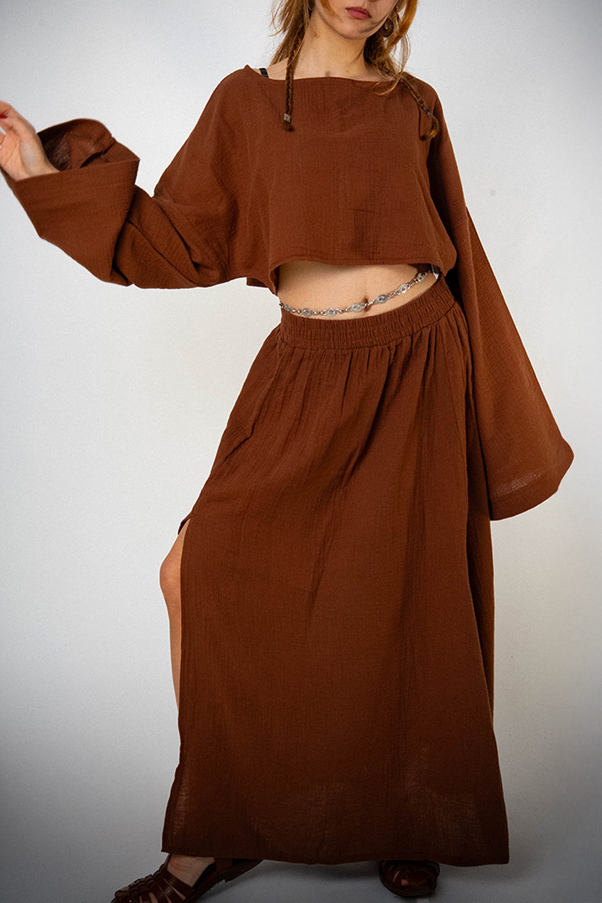 Dökümlü & Yırtmaç Detaylı Müslin Kahverengi Bluz Etek Takım