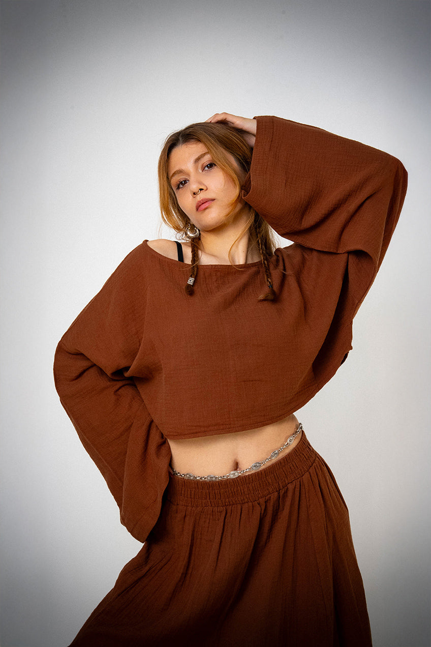 Dökümlü & Yırtmaç Detaylı Müslin Kahverengi Bluz Etek Takım