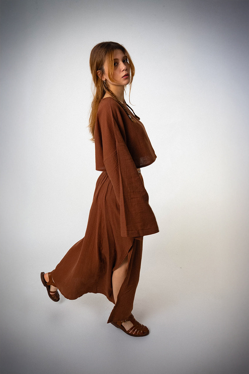 Dökümlü & Yırtmaç Detaylı Müslin Kahverengi Bluz Etek Takım