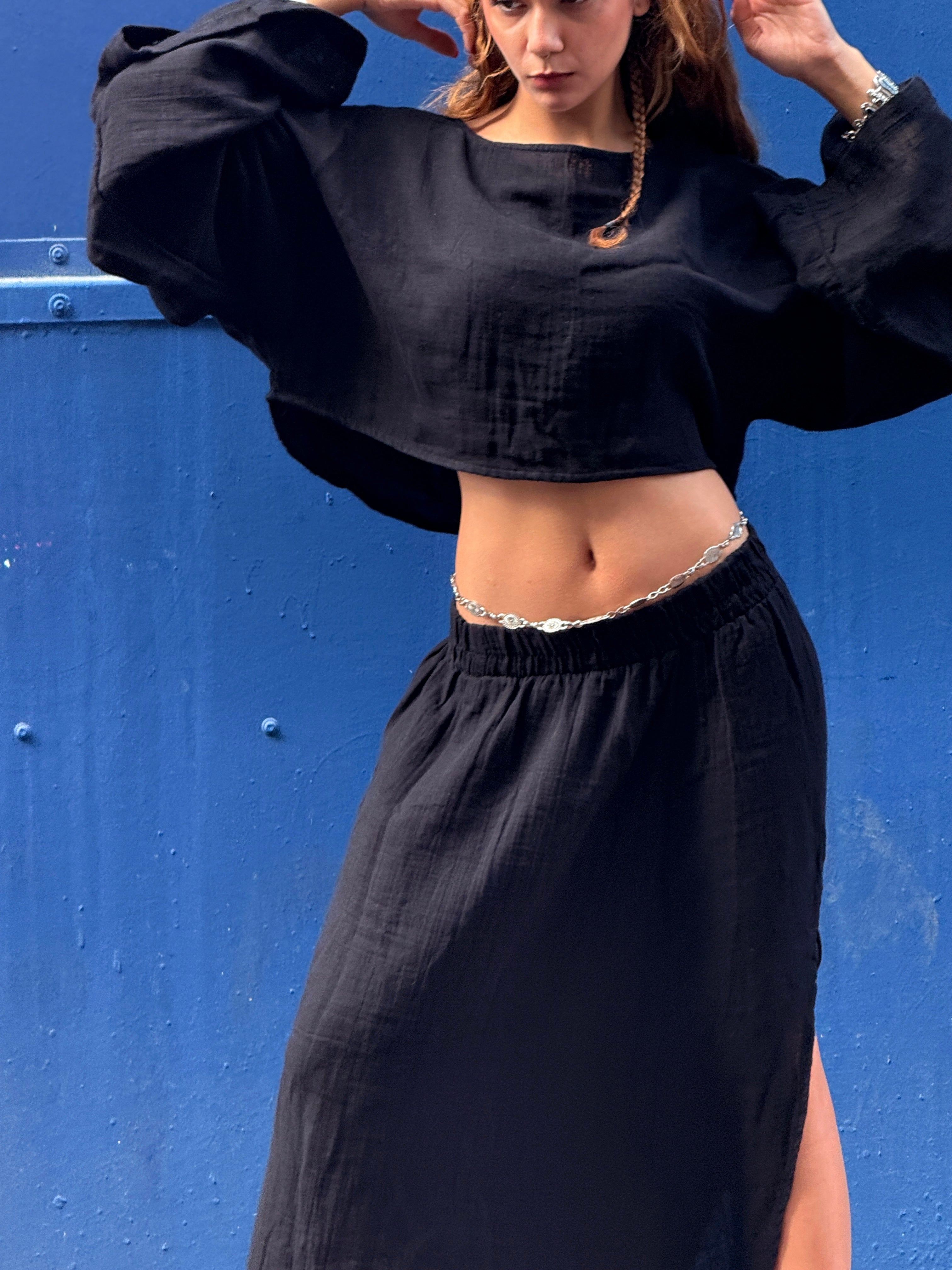 Dökümlü & Yırtmaç Detaylı Müslin Siyah Bluz Etek Takım